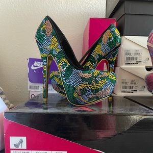 Brand new - 7.5 Perfect compliment to a party dress